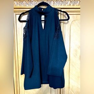 Black blouse with cut out shoulder size xL